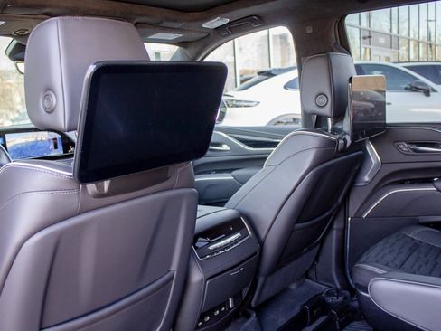 Used 2023 Cadillac Escalade V w/ LPO, ONYX Package image 23