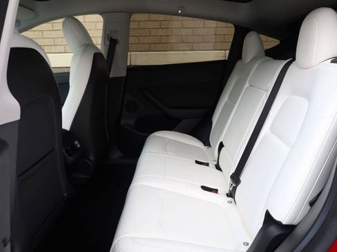 Used 2022 Tesla Model Y Performance AWD/4WD image 17