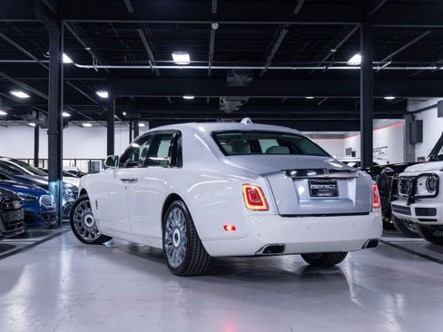 Used 2019 Rolls-Royce Phantom Sedan RWD image 88