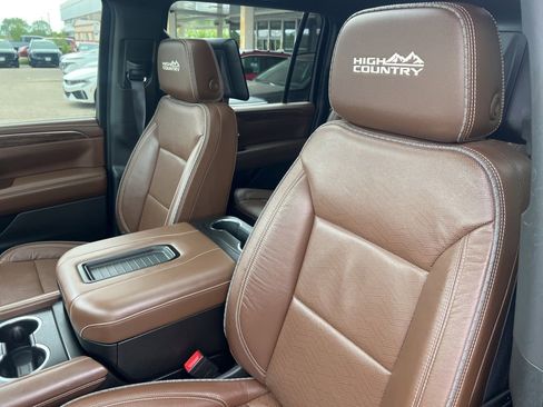 Used 2021 Chevrolet Suburban High Country AWD/4WD image 5