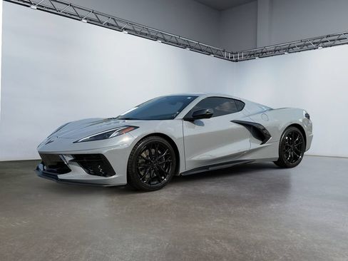 Used 2024 Chevrolet Corvette Stingray Preferred Cpe w/ Z51 Performance Package RWD image 7