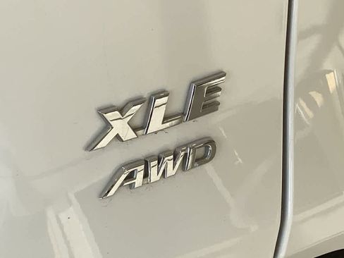 Used 2025 Toyota RAV4 XLE AWD/4WD image 12
