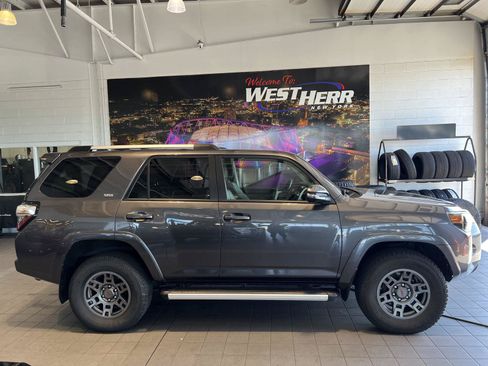 Used 2019 Toyota 4Runner SR5 Premium AWD/4WD image 9