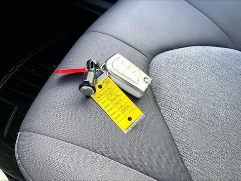 Used 2021 Toyota Camry LE image 12