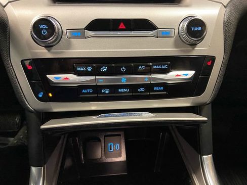 Used 2022 Ford Explorer XLT w/ Equipment Group 202A image 22