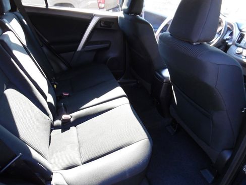 Used 2017 Toyota RAV4 LE image 18
