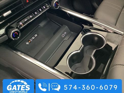 New 2025 Chevrolet Suburban High Country image 17