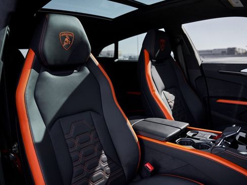 Used 2025 Lamborghini Urus SE image 45