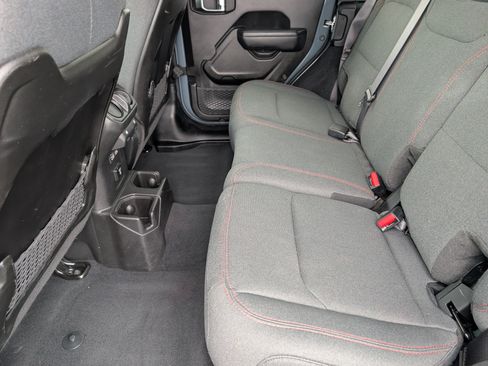 Used 2026 Jeep Wrangler Unlimited Rubicon AWD/4WD image 7