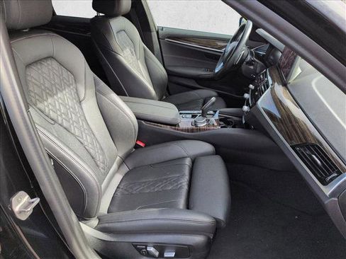 Used 2021 BMW 530e xDrive w/ Convenience Package image 22