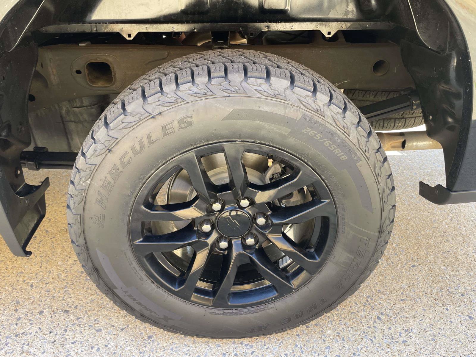 Used 2024 Chevrolet Silverado 1500 LT w/ Z71 Off-Road Package AWD/4WD image 9