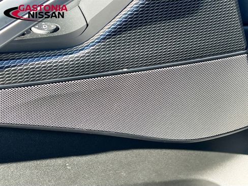 Used 2023 BMW X6 M50i w/ Executive Package image 25