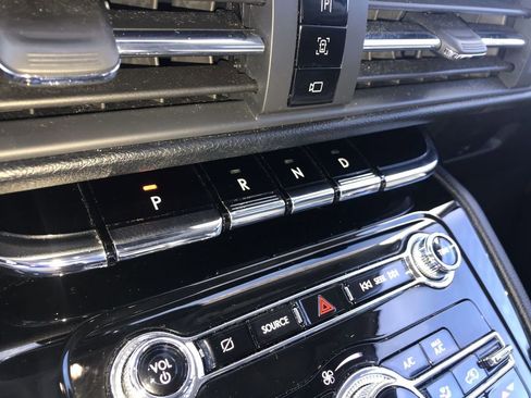 Used 2022 Lincoln Corsair AWD w/ Premium Package image 20