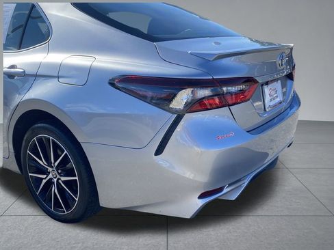 Used 2023 Toyota Camry SE image 11