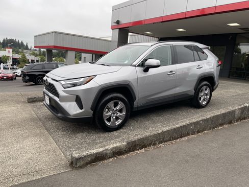 Certified 2025 Toyota RAV4 XLE AWD/4WD image 4
