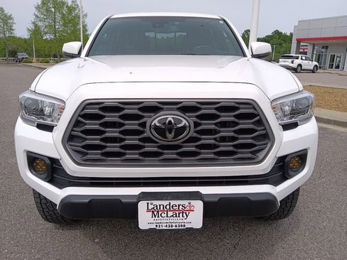 Used 2021 Toyota Tacoma TRD Off-Road w/ Technology Package AWD/4WD image 8