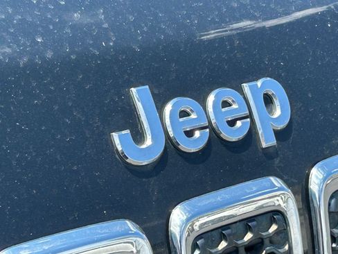 Used 2019 Jeep Cherokee Latitude Plus w/ Comfort/Convenience Group AWD/4WD image 11