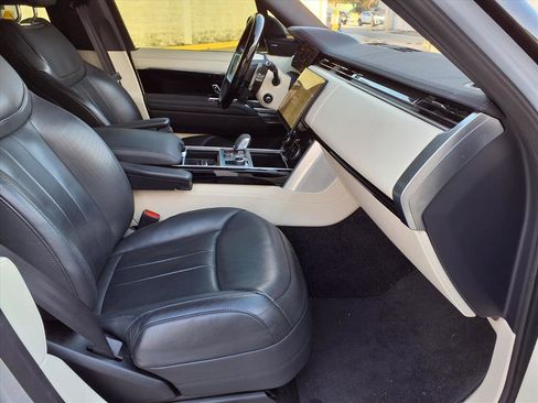 Used 2023 Land Rover Range Rover Long Wheelbase SE image 9