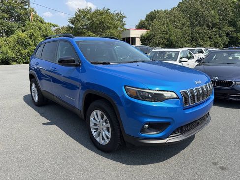 Used 2022 Jeep Cherokee Latitude Lux w/ Sun & Sound Group AWD/4WD image 3