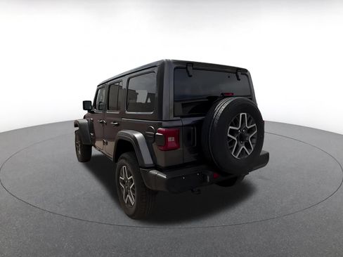 Used 2025 Jeep Wrangler Unlimited Sahara AWD/4WD image 11