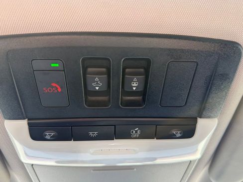 Used 2023 Mitsubishi Outlander SE image 36