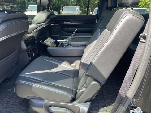 Certified 2025 Jeep Grand Wagoneer 4WD image 11