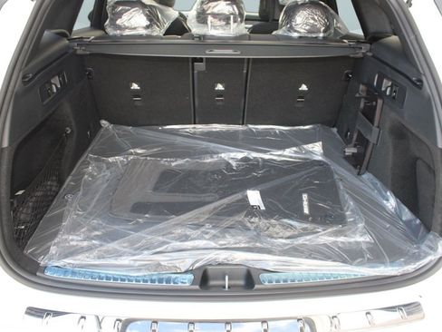 Used 2026 Mercedes-Benz GLC 300 4MATIC image 32