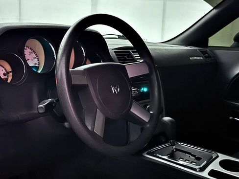 Used 2010 Dodge Challenger SE image 19