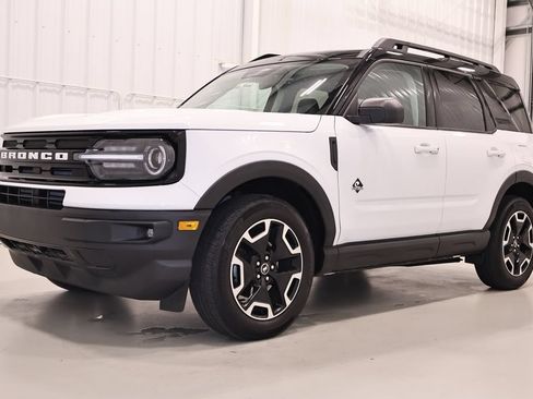 Certified 2022 Ford Bronco Sport Outer Banks w/ Tech Package AWD/4WD image 6