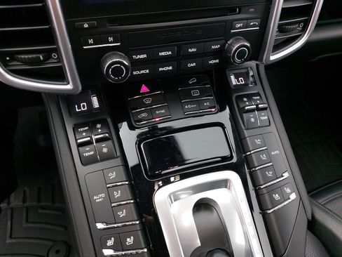 Used 2018 Porsche Cayenne Platinum Edition AWD/4WD image 23
