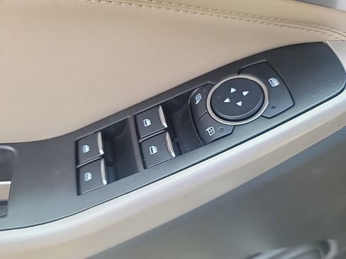 Used 2024 Ford Explorer XLT w/ Equipment Group 202A RWD image 11
