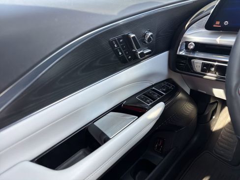 Used 2024 Cadillac Lyriq Sport image 12