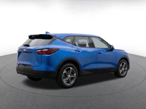 Used 2025 Chevrolet Blazer LT FWD image 9