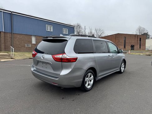 Used 2018 Toyota Sienna LE image 7