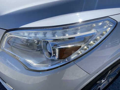 Used 2017 Buick Enclave Leather image 10