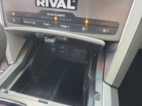 Used 2015 Ford Explorer FWD image 29