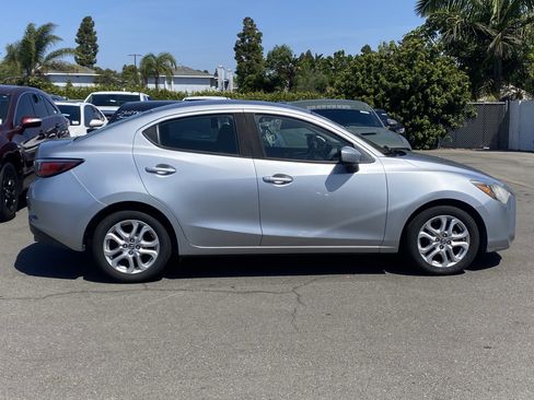 Used 2018 Toyota Yaris iA image 2