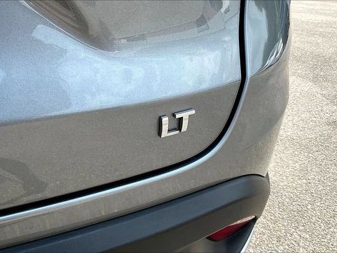 Used 2025 Chevrolet Trax LT w/ LT Convenience Package FWD image 24