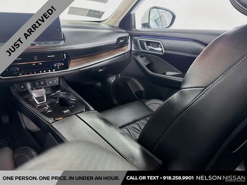 Certified 2025 Nissan Rogue Platinum w/ Tech Package image 25