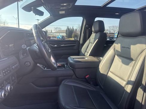 Used 2022 GMC Yukon Denali w/ Denali Premium Package image 10