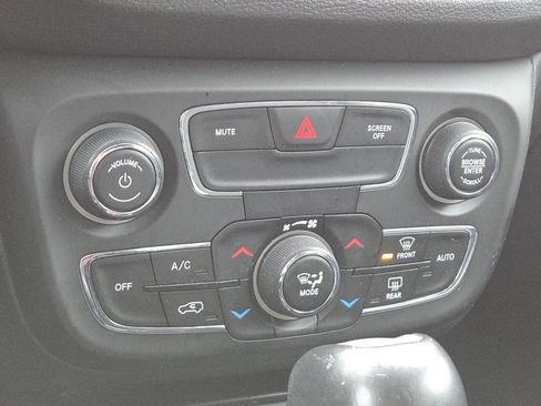 Used 2020 Jeep Compass Latitude image 29