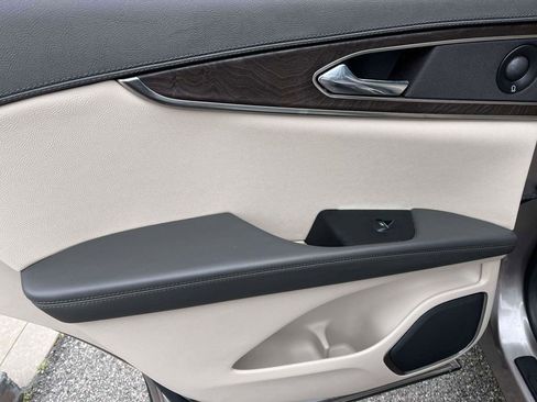 Used 2020 Lincoln Nautilus Reserve w/ Equipment Group 201A image 5