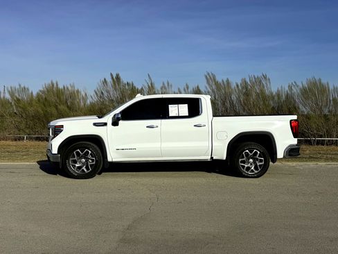 Used 2023 GMC Sierra 1500 SLT image 9