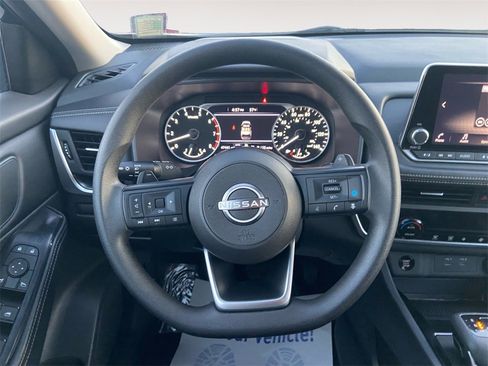 Used 2024 Nissan Rogue SV image 12