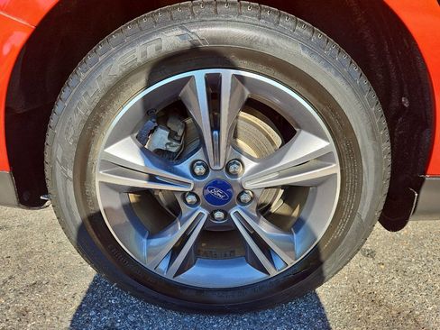 Used 2018 Ford Focus SE w/ SE Appearance Package image 25