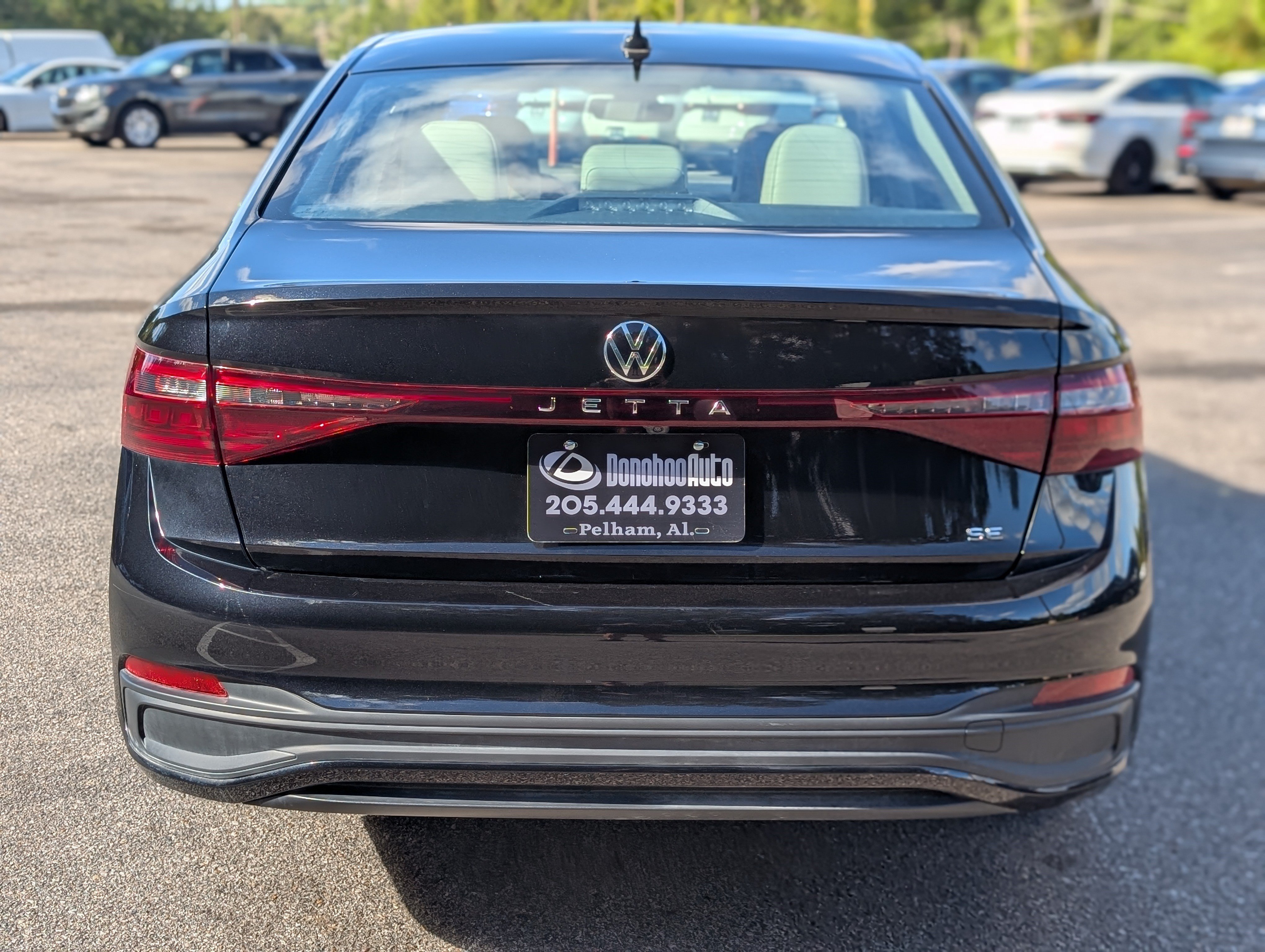 Used 2025 Volkswagen Jetta SE w/ Sunroof Package FWD image 8