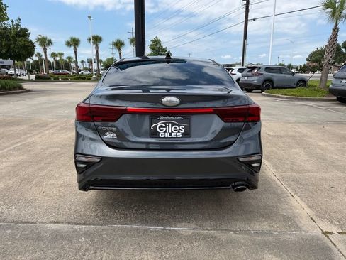 Used 2019 Kia Forte LXS FWD image 4