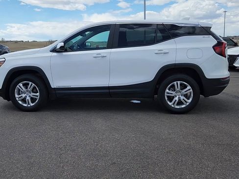 Used 2024 GMC Terrain SLE AWD/4WD image 2