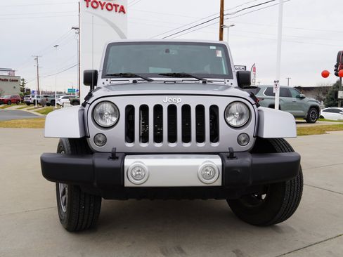 Used 2015 Jeep Wrangler Unlimited Sahara w/ Connectivity Group image 3