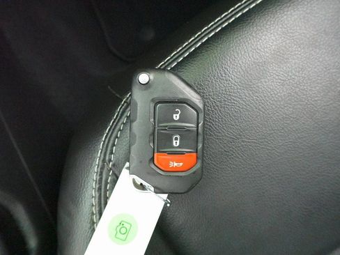 Used 2023 Jeep Wrangler Unlimited Sahara image 30